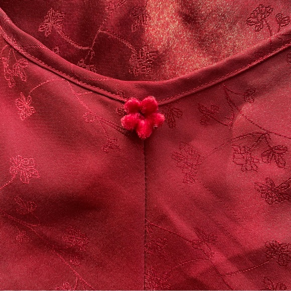 Elegant Red Slip Dress - Picture 6 of 8